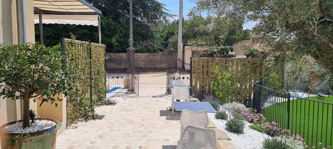 Bed and Breakfast Le Petit Eden Saint-Quentin-la-Poterie Exterior foto